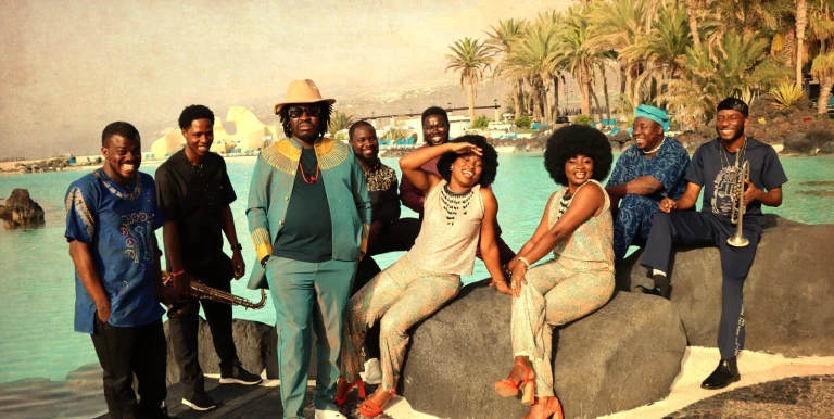 30781_21146_251015_ADEDEJI_Band_001_Carolina_Vallejo__One_World_Records_web.jpg