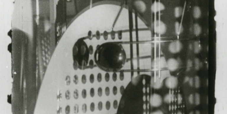 31251_21283_251013_Moholy-Nagy_Lightplay_web.jpg